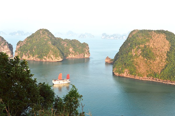 halong bay tour Vietnam holiday