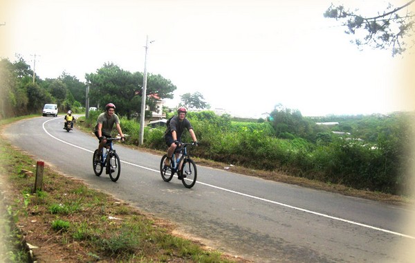 bike tour dalat central highlands up hoi an